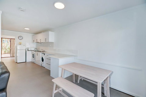 West Beach Lagoon 206 - Sleeps Three! Value!!! - Accommodation Broome 6