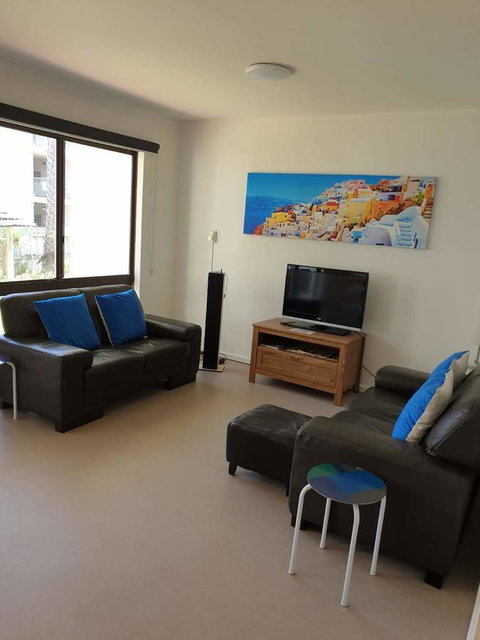 West Beach Lagoon 206 - Sleeps Three! Value!!! - Accommodation Broome 5