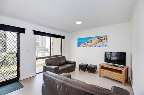 West Beach Lagoon 206 - Sleeps Three! Value!!! - Accommodation Broome 13