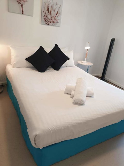 West Beach Lagoon 206 - Sleeps Three! Value!!! - Accommodation Broome 3