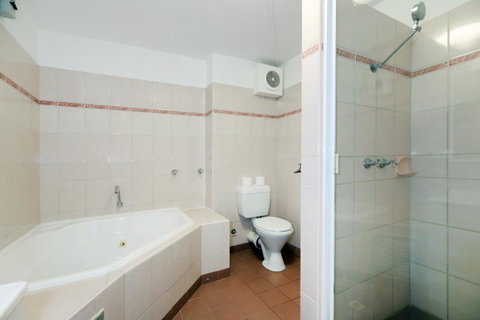 West Beach Lagoon 206 - Sleeps Three! Value!!! - Accommodation Broome 8