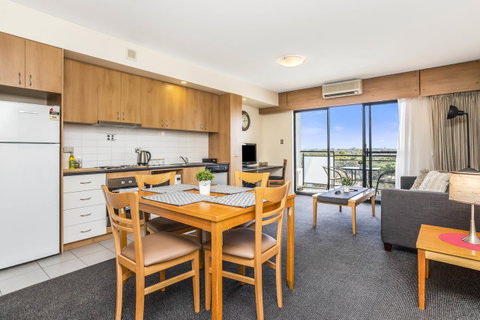 508 Stupendous Sunsets & Views Pool Gym Parking - Accommodation Broome 10