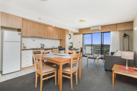 508 Stupendous Sunsets & Views Pool Gym Parking - Accommodation Broome 11