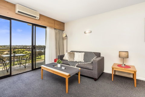 508 Stupendous Sunsets & Views Pool Gym Parking - Accommodation Broome 2