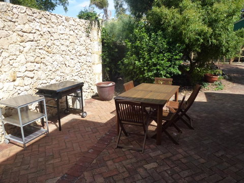 The Russell House - Accommodation Broome 17