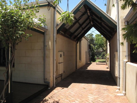 The Russell House - Accommodation Broome 24