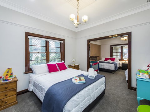 Luxury Federation Style Home - Sleeps 10 - Accommodation Broome 8