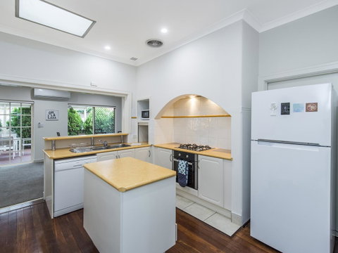 Luxury Federation Style Home - Sleeps 10 - Accommodation Broome 6