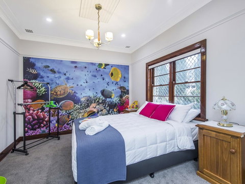 Luxury Federation Style Home - Sleeps 10 - Accommodation Broome 10