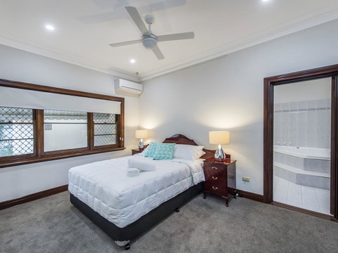 Luxury Federation Style Home - Sleeps 10 - Accommodation Broome 7