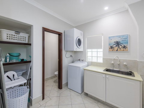 Luxury Federation Style Home - Sleeps 10 - Accommodation Broome 16