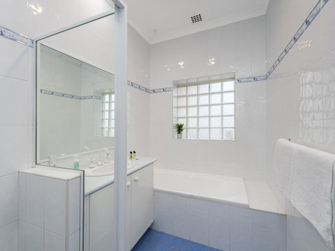 Luxury Federation Style Home - Sleeps 10 - Accommodation Broome 14