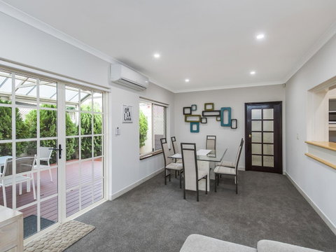 Luxury Federation Style Home - Sleeps 10 - Accommodation Broome 2