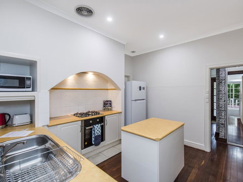 Luxury Federation Style Home - Sleeps 10 - Accommodation Broome 4