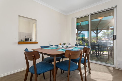 Como South Perth Villa - Accommodation Broome 0