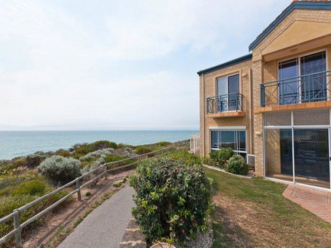 Caravel Beach House Mandurah - Accommodation Broome 0