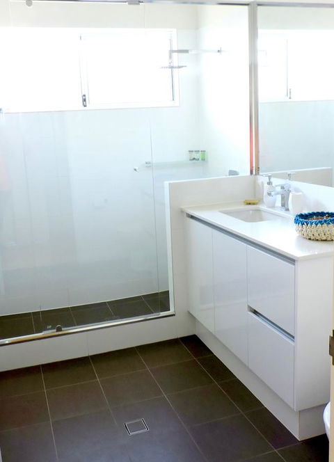 Contemporary Cove - Quindalup - Accommodation Broome 9