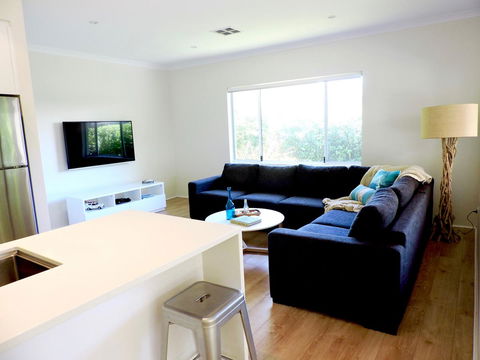 Contemporary Cove - Quindalup - Accommodation Broome 5