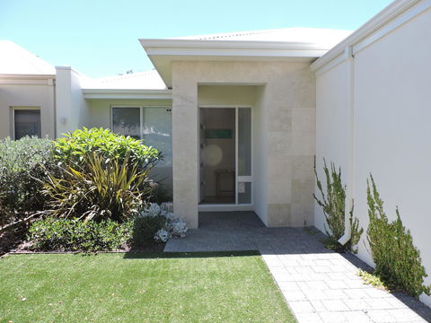 Contemporary Cove - Quindalup - Accommodation Broome 2
