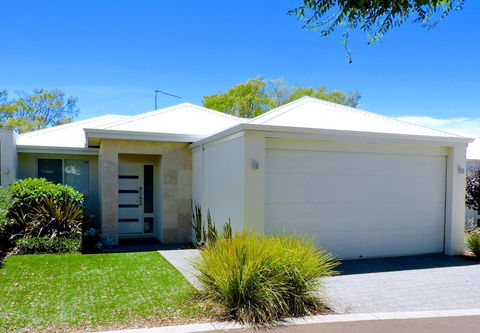Contemporary Cove - Quindalup - Accommodation Broome 0