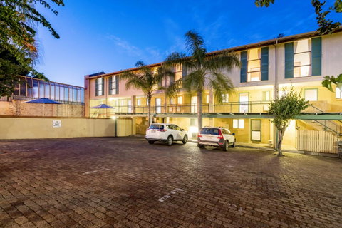 Cottesloe Beach Chalets - Accommodation Broome 9