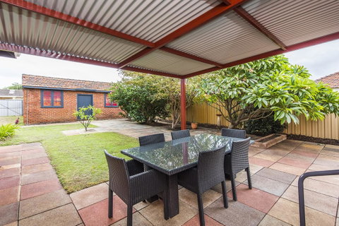 Big House Heated Pool 11 Beds Como / South Perth / Applecross - Accommodation Broome 26