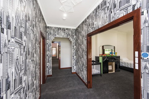 Big House Heated Pool 11 Beds Como / South Perth / Applecross - Accommodation Broome 10