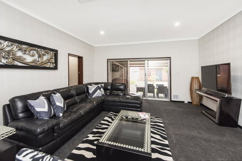Big House Heated Pool 11 Beds Como / South Perth / Applecross - Accommodation Broome 12