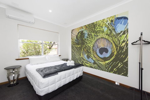 Big House Heated Pool 11 Beds Como / South Perth / Applecross - Accommodation Broome 16