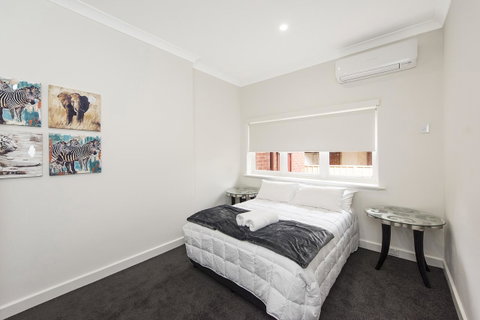 Big House Heated Pool 11 Beds Como / South Perth / Applecross - Accommodation Broome 19