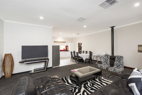 Big House Heated Pool 11 Beds Como / South Perth / Applecross - Accommodation Broome 2