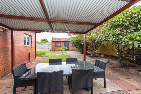 Big House Heated Pool 11 Beds Como / South Perth / Applecross - Accommodation Broome 28
