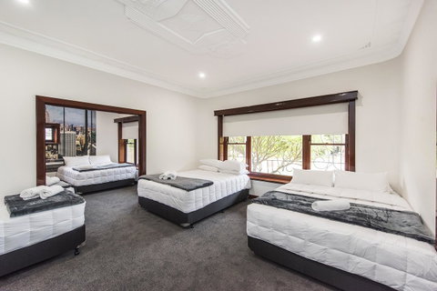 Big House Heated Pool 11 Beds Como / South Perth / Applecross - Accommodation Broome 17