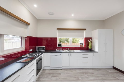 Big House Heated Pool 11 Beds Como / South Perth / Applecross - Accommodation Broome 8