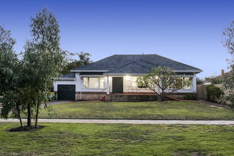 Big House Heated Pool 11 Beds Como / South Perth / Applecross - Accommodation Broome 6
