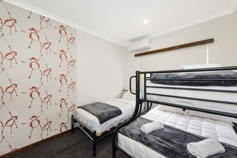 Big House Heated Pool 11 Beds Como / South Perth / Applecross - Accommodation Broome 24