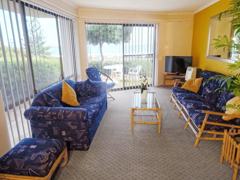 Scarborough & Absolutely Beachfront - Accommodation Broome 4