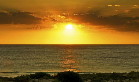 Scarborough & Absolutely Beachfront - Accommodation Broome 3