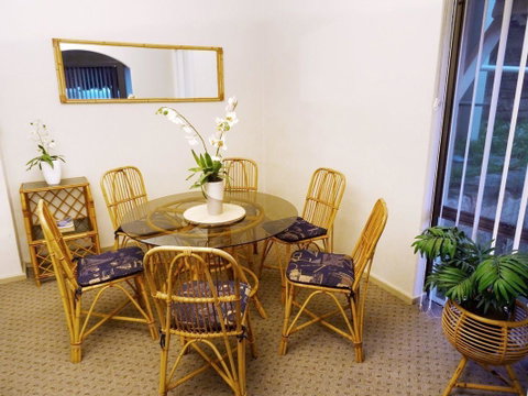 Scarborough & Absolutely Beachfront - Accommodation Broome 5