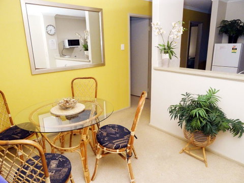 Scarborough & Absolutely Beachfront - Accommodation Broome 11