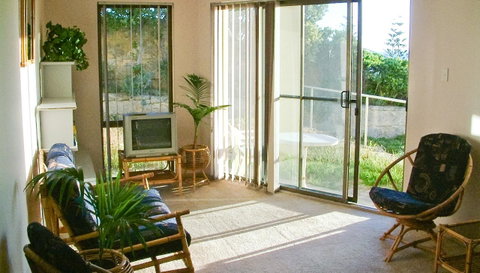 Scarborough & Absolutely Beachfront - Accommodation Broome 8