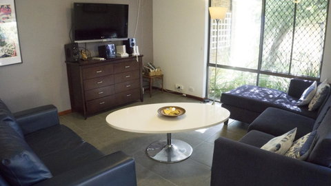 Relax, Bright & Airy Garden Villa - Accommodation Broome 22