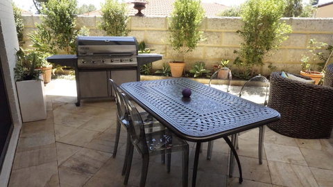 Relax, Bright & Airy Garden Villa - Accommodation Broome 13