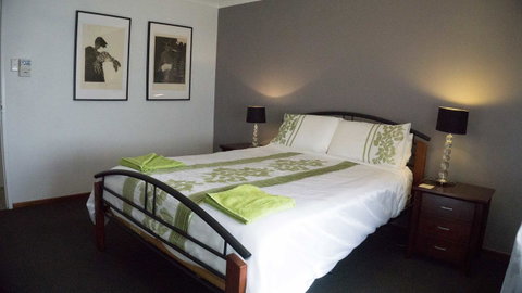 Relax, Bright & Airy Garden Villa - Accommodation Broome 18