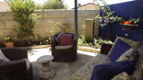 Relax, Bright & Airy Garden Villa - Accommodation Broome 0