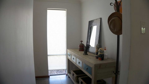 Relax, Bright & Airy Garden Villa - Accommodation Broome 21