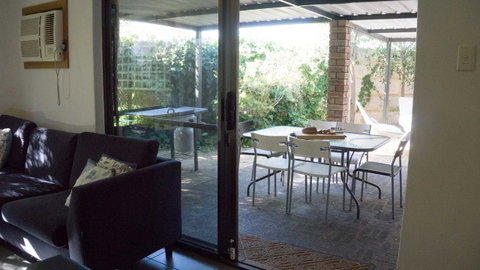 Relax, Bright & Airy Garden Villa - Accommodation Broome 29