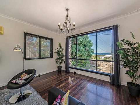Panoramique Holiday Home With A View - Accommodation Broome 5