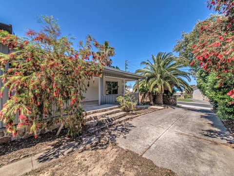 Panoramique Holiday Home With A View - Accommodation Broome 3