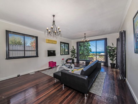 Panoramique Holiday Home With A View - Accommodation Broome 4